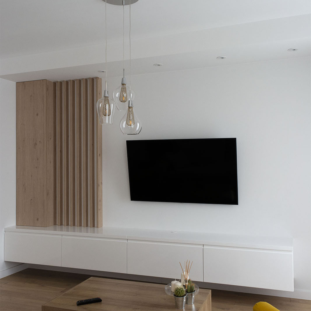 Ścianka TV z lamelami drewnianymi  - zdjęcie 0