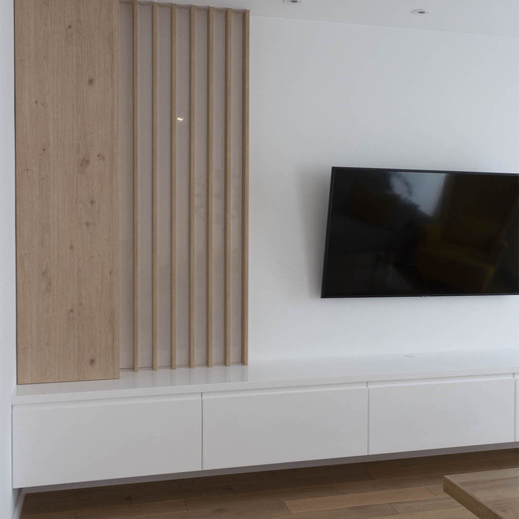 Ścianka TV z lamelami drewnianymi  - zdjęcie 5