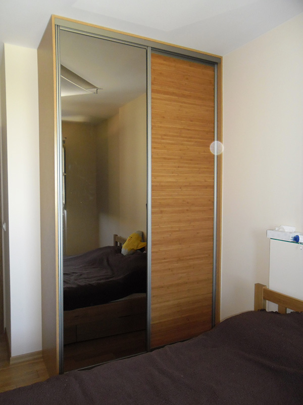 Szafa z bambusowymi drzwiami w sypialni - zdjęcie 0