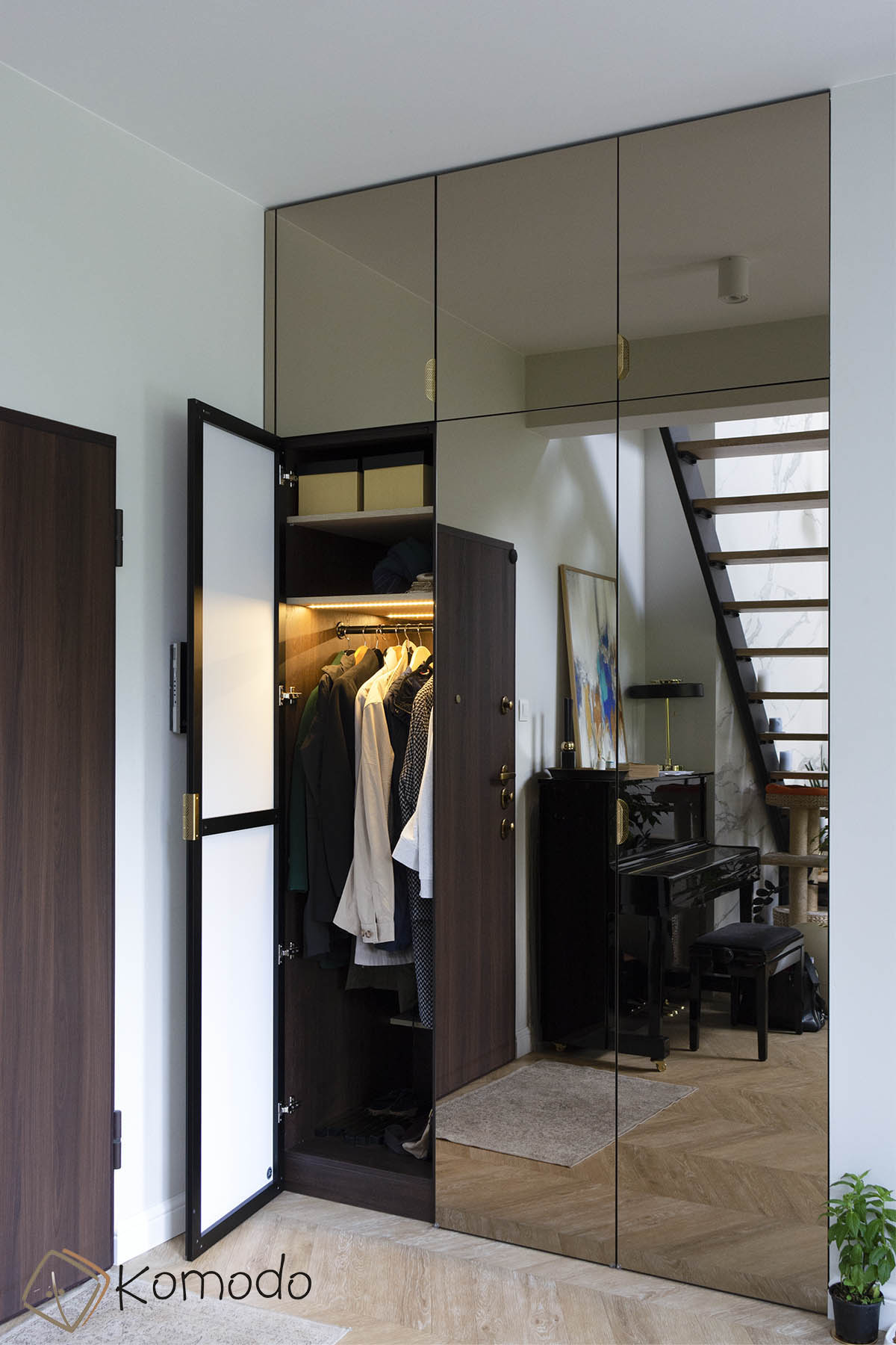 Szafa z drzwiami otwieranymi lustra brązowe, lustrzana szafa - zdjęcie 1